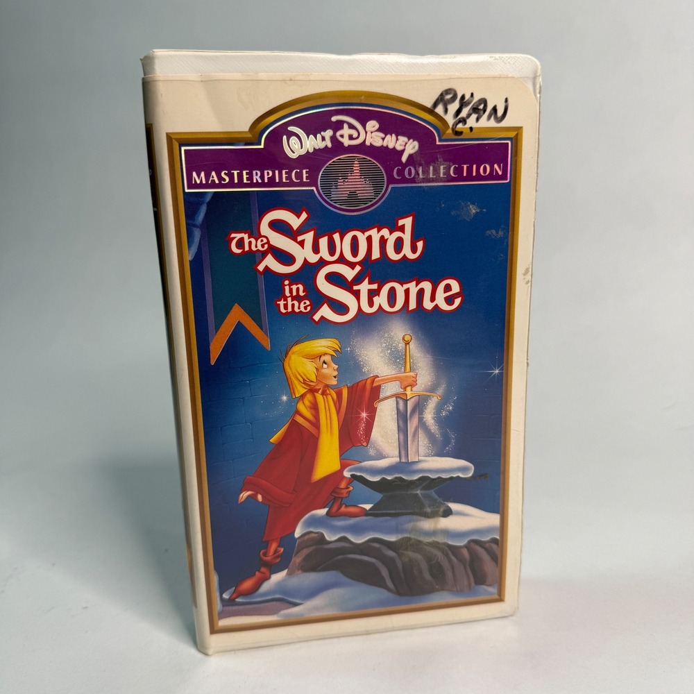 The Sword in‎ the Stone VHS Walt Disney Masterpiece Collection Clamshell 229